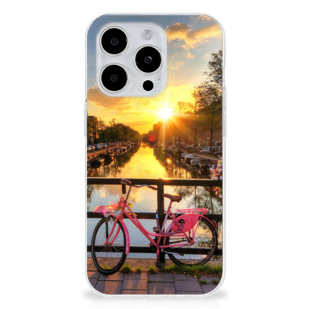 iPhone 15 Pro Siliconen Back Cover Amsterdamse Grachten met een roze fiets bij zonsondergang 🌅