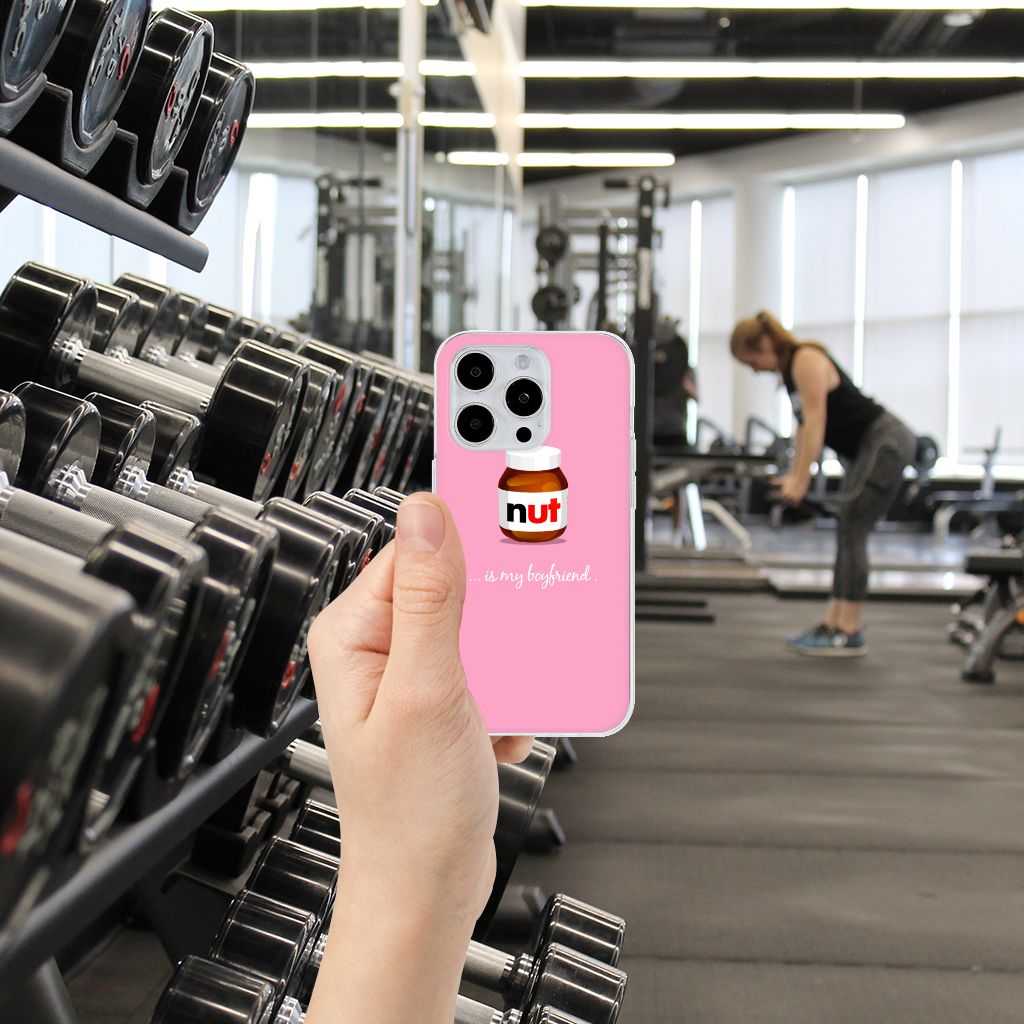 iPhone 15 Pro Siliconen Case Nut Boyfriend in roze, perfect voor chocoladeliefhebbers 🍫 in de sportschool.