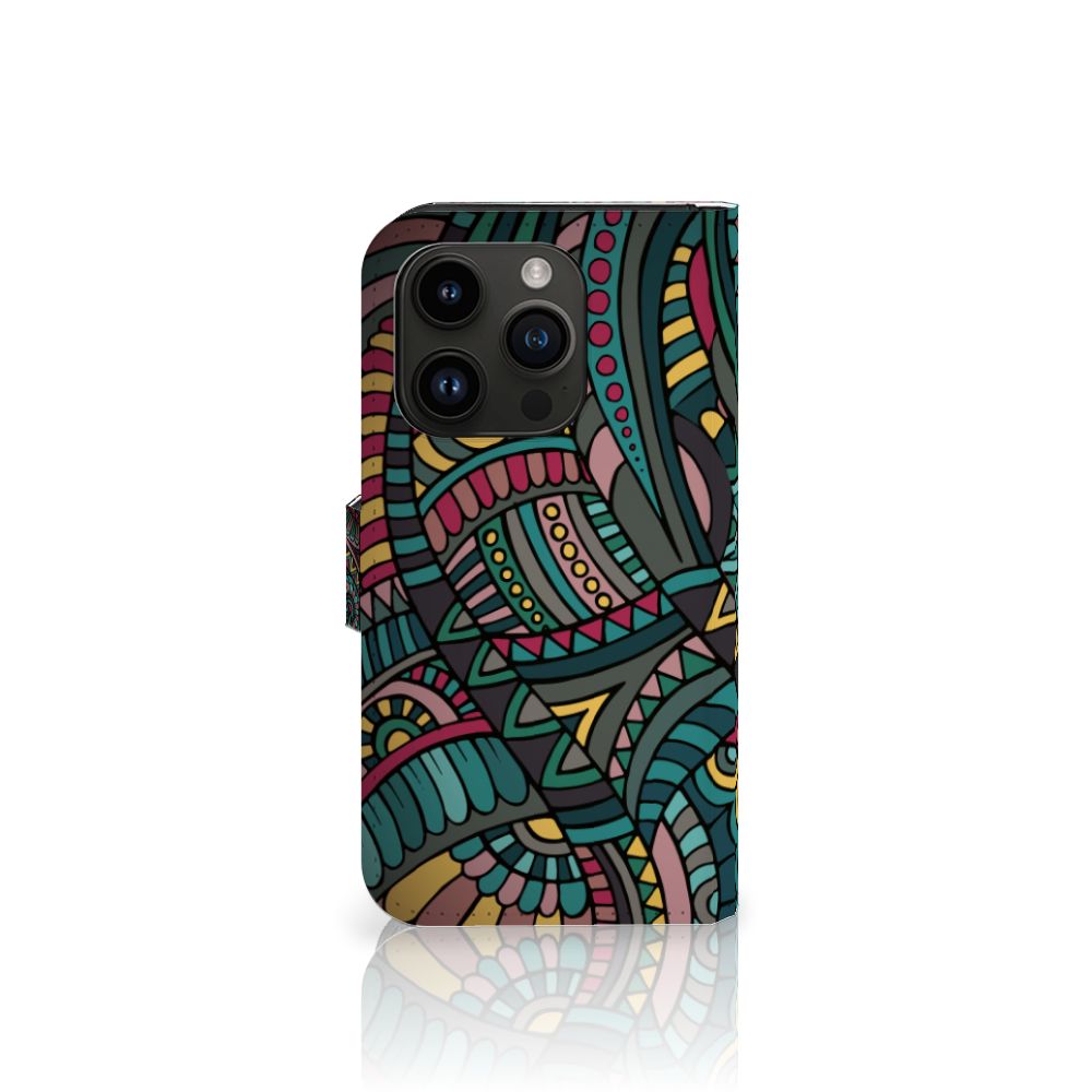 iPhone 15 Pro Telefoon Hoesje Aztec met kleurrijk, gedetailleerd patroon en ruimte voor drie pasjes 🌈