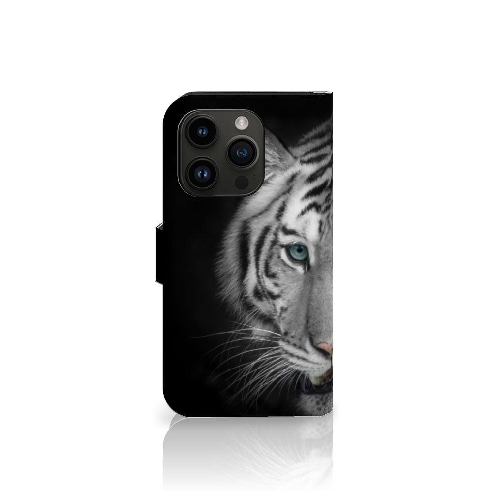 iPhone 15 Pro Telefoonhoesje met Pasjes Tijger met afbeelding van een witte tijger, indrukwekkend design 🐅.