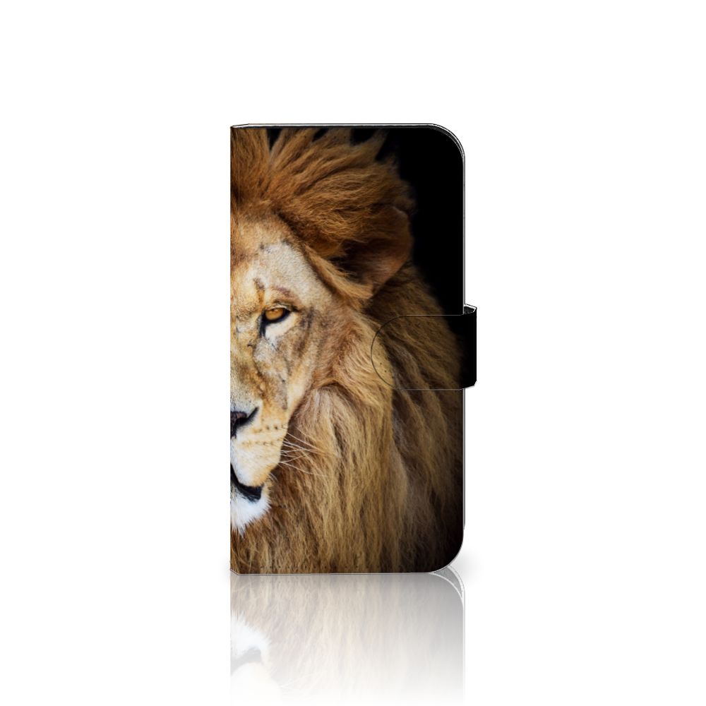 iPhone 15 Telefoonhoesje met Pasjes Leeuw, met stoere leeuw op het ontwerp 🦁, perfect voor bescherming.