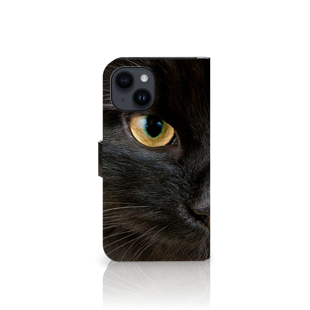 iPhone 15 Telefoonhoesje met Pasjes Zwarte Kat met close-up van een zwarte kat's oog 🐈‍⬛.