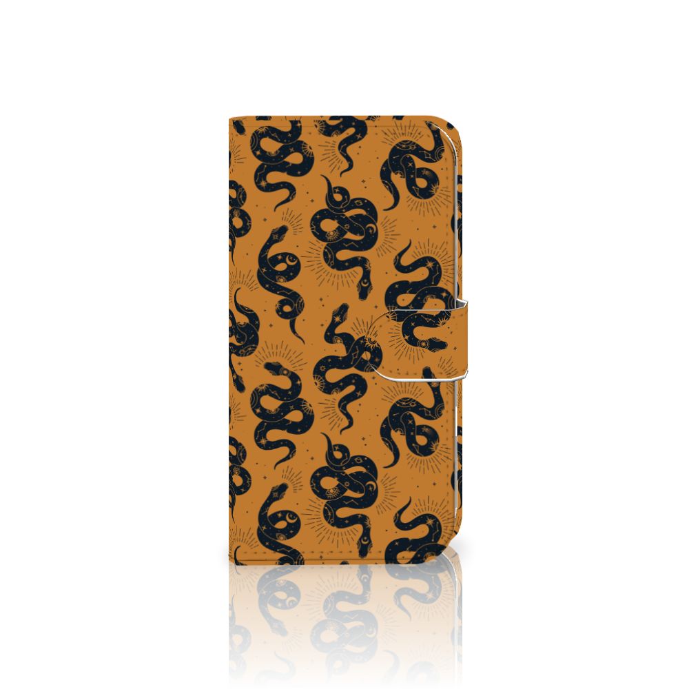 iPhone 16 Book Style Case Wood Blue boekhoes slangen patroon bruin