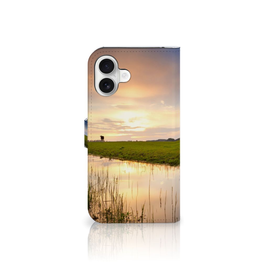 Apple iPhone 16 Plus Telefoonhoesje met Pasjes Koe telefoonhoesje koeien natuur aanzicht