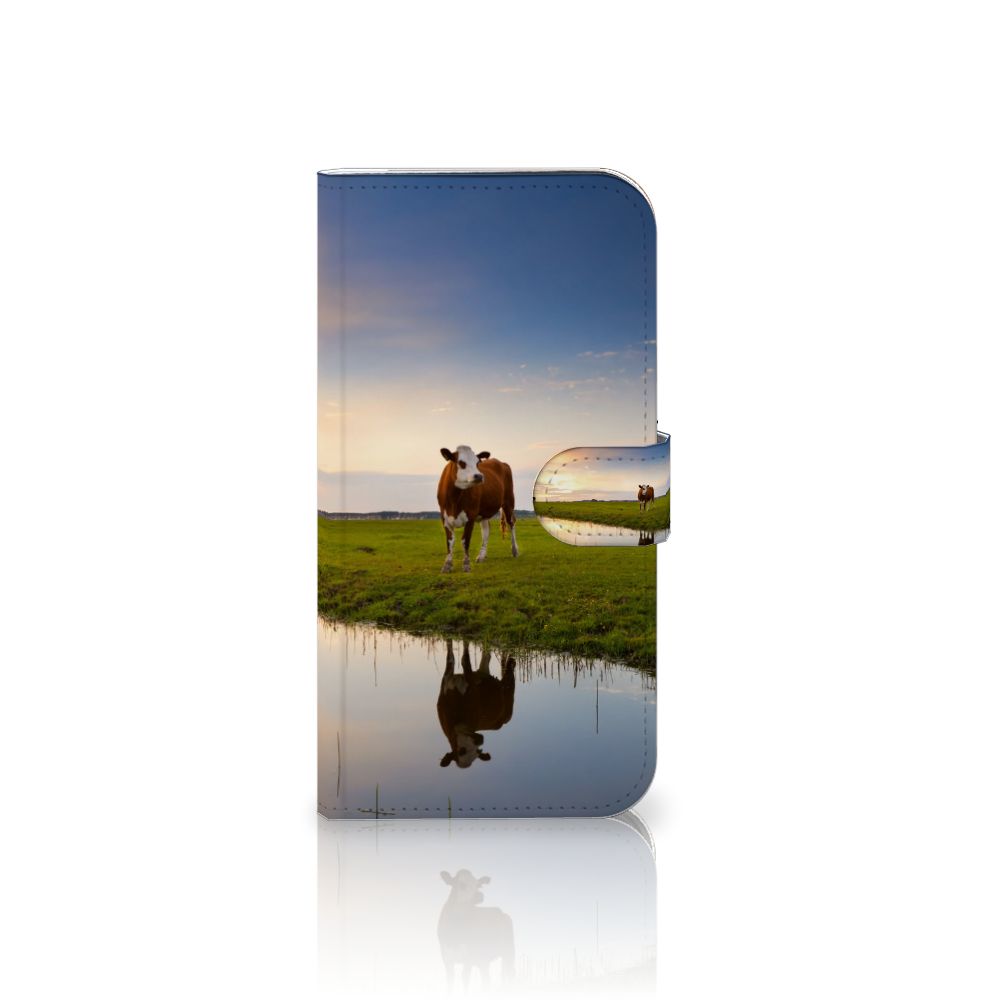 Apple iPhone 16 Plus Telefoonhoesje met Pasjes Koe telefoonhoesje koeien natuur aanzicht