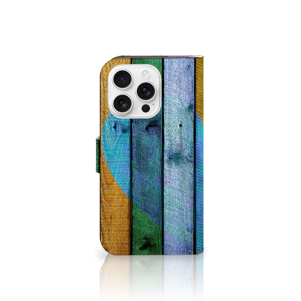 iPhone 16 Pro Book Style Case Wood Heart boekhoesje design hart voorkant