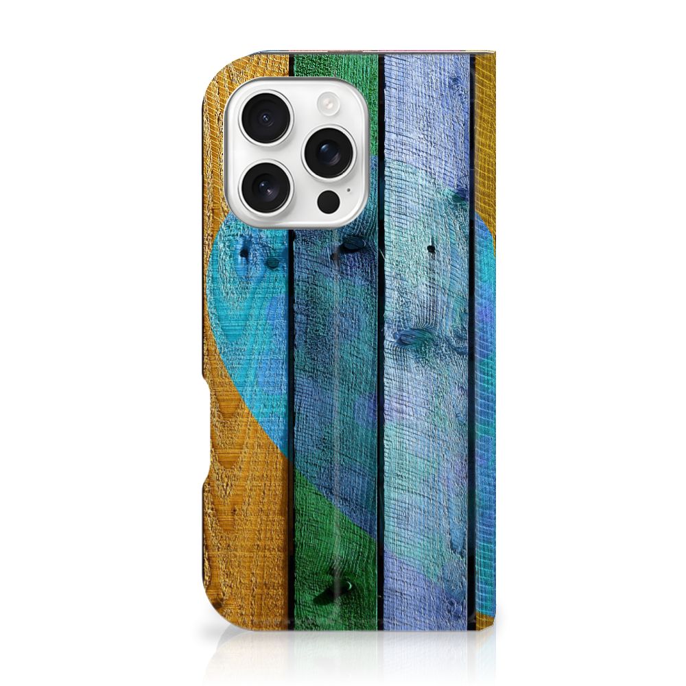 iPhone 16 Pro Book Wallet Case Wood Heart zijaanzicht kleurrijk houten ontwerp