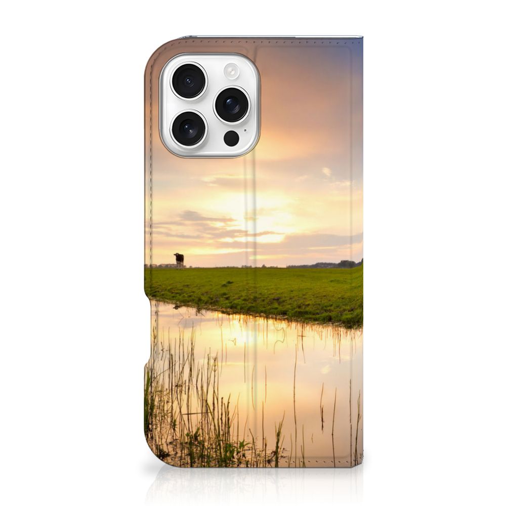 iPhone 16 Pro Max Hoesje maken Koe stand case koe ondergang zon aanzicht