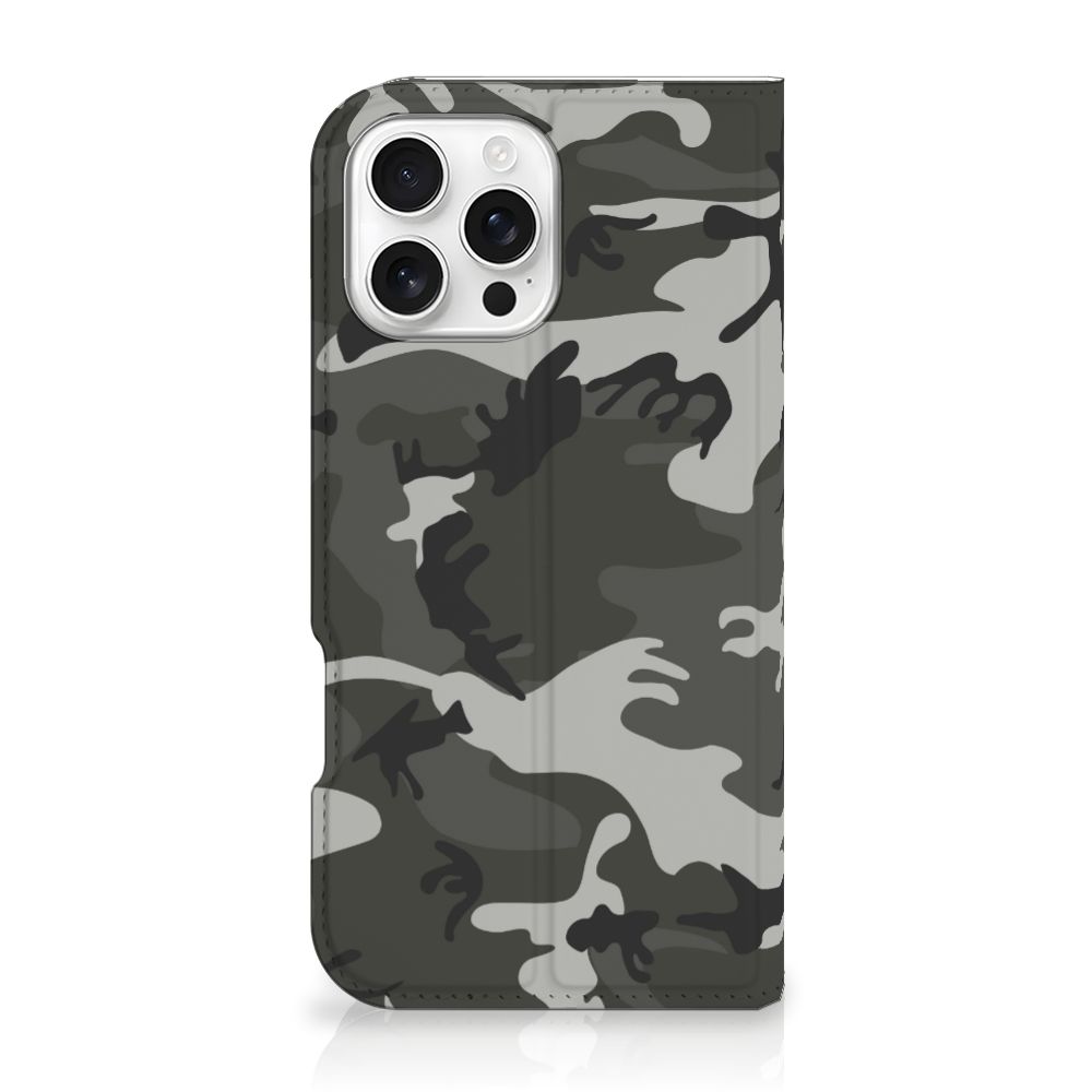 iPhone 16 Pro Max Hoesje met Magneet Army Light camouflage design achteraanzicht