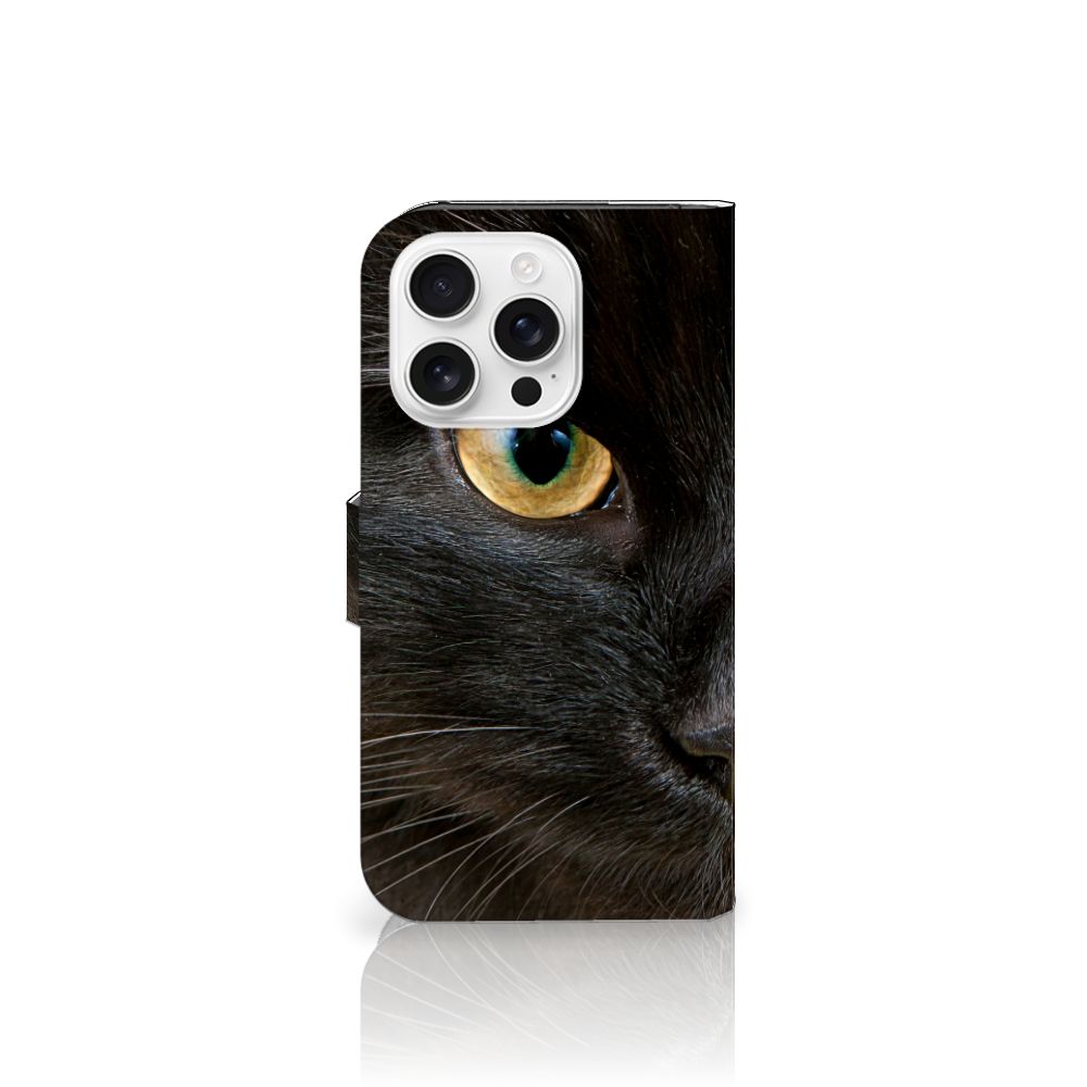 Apple iPhone 16 Pro Telefoonhoesje met Pasjes Zwarte Kat design kat aanzicht