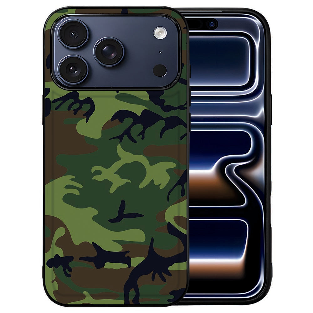 Donkergroene camouflageprint Army Dark op de achterkant van een iPhone 18 Pro back cover