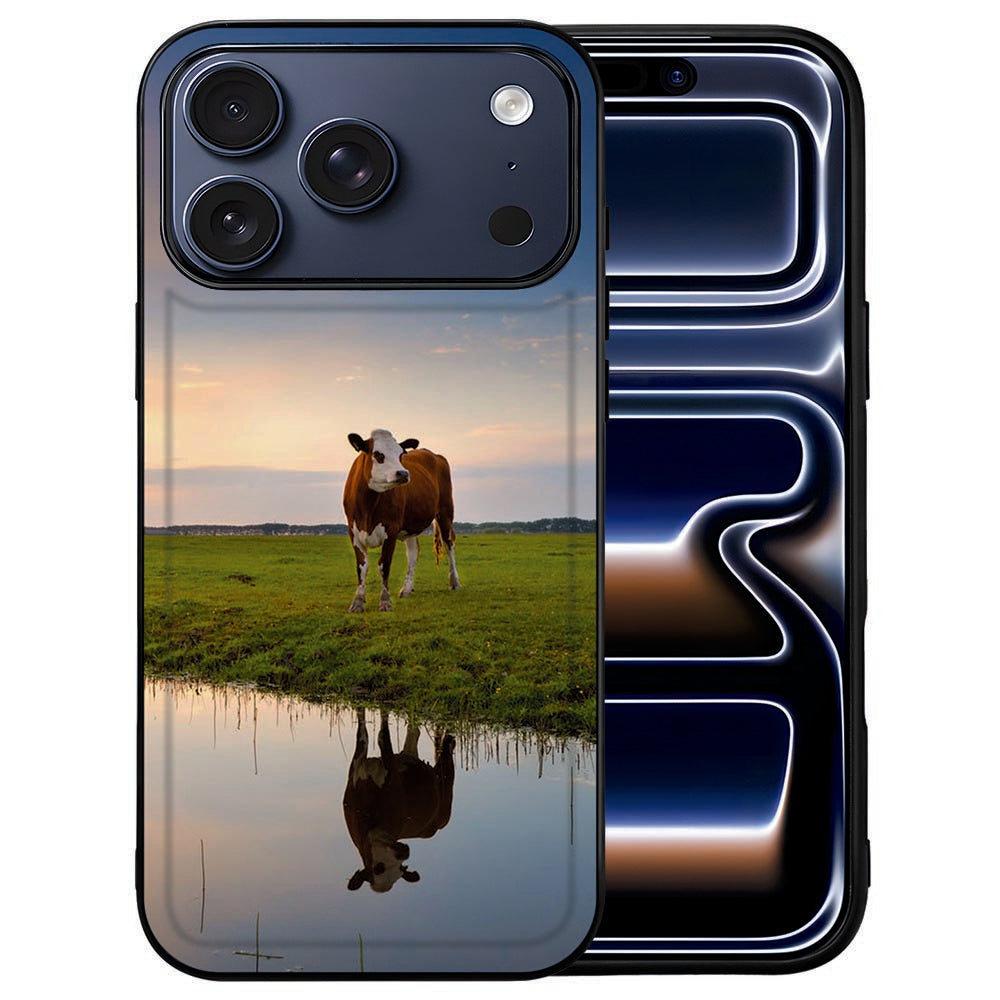 Koe iPhone 18 Pro back cover hoesje met oranje koeienvlekken op de achterkant
