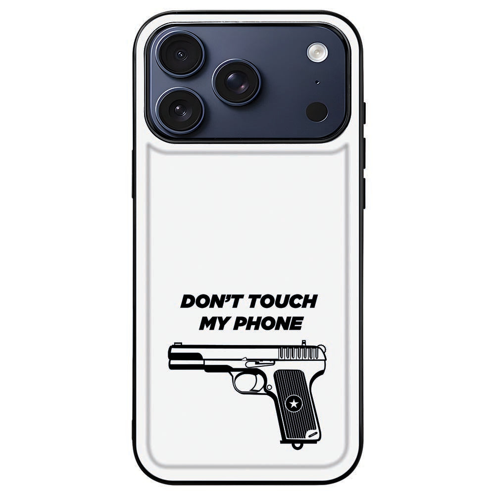 iPhone 18 Pro Max in het zwarte Pistol DTMP hoesje, camera-eiland binnen de verhoogde rand