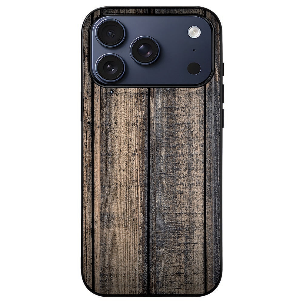 iPhone 18 Pro Max in het Steigerhout hoesje met de plankenprint achterop