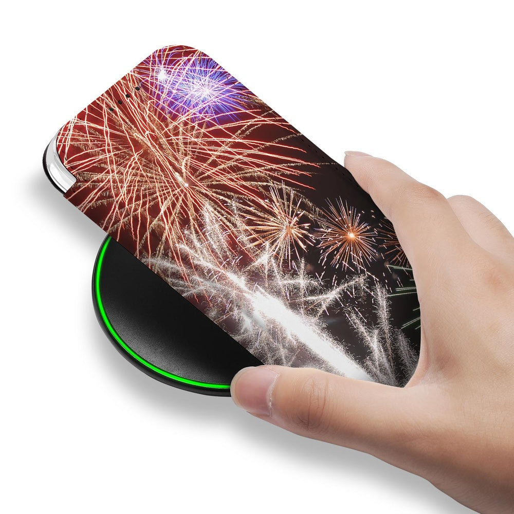 Apple iPhone 18 Pro Max Telefoonhoesje Vuurwerk achterkant aanzicht hand opladen