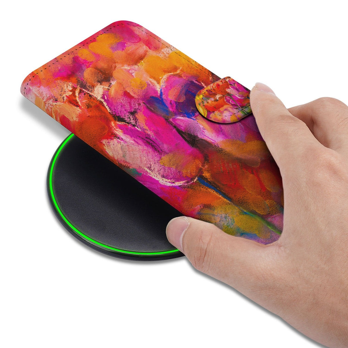 Tulips boekhoesje voor iPhone 18 Pro in de hand met gesloten klep