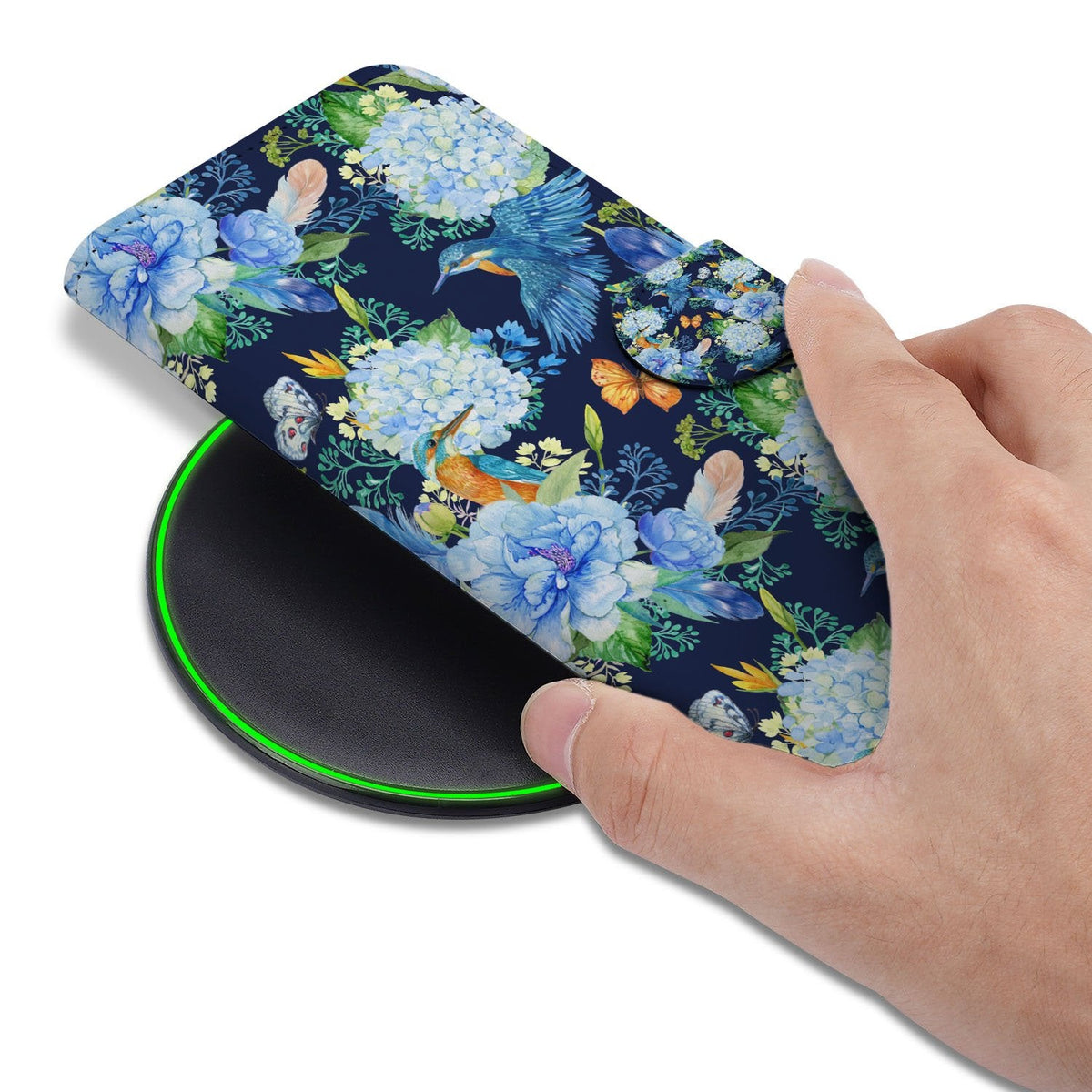 IJsvogel wallet hoesje om de iPhone 18 Pro in de hand, klep dicht