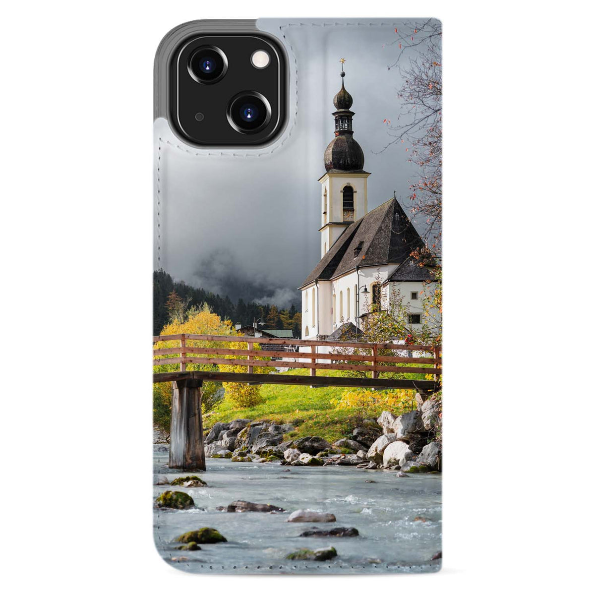 iPhone 13 mini standcase, achterkant met camera-uitsparing en voorbeeldfoto van een kerk bij een houten brug