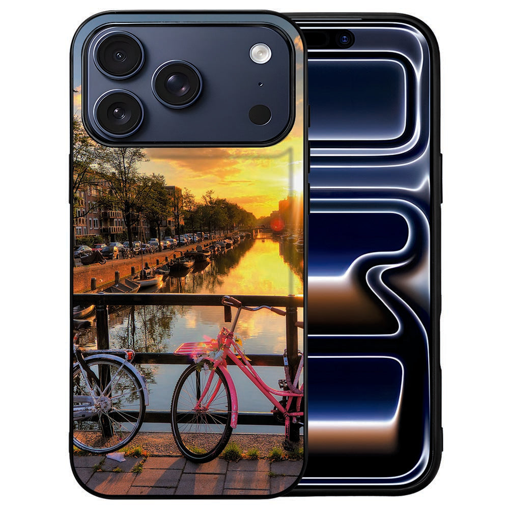 Achterkant van het iPhone 18 Pro hoesje Amsterdamse Grachten met geïllustreerde grachtenpanden