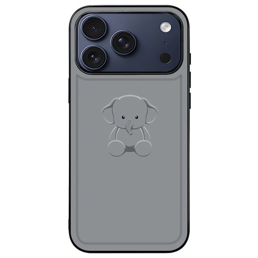 iPhone 18 Pro met Baby Olifant back cover, gezien vanaf de camerazijde