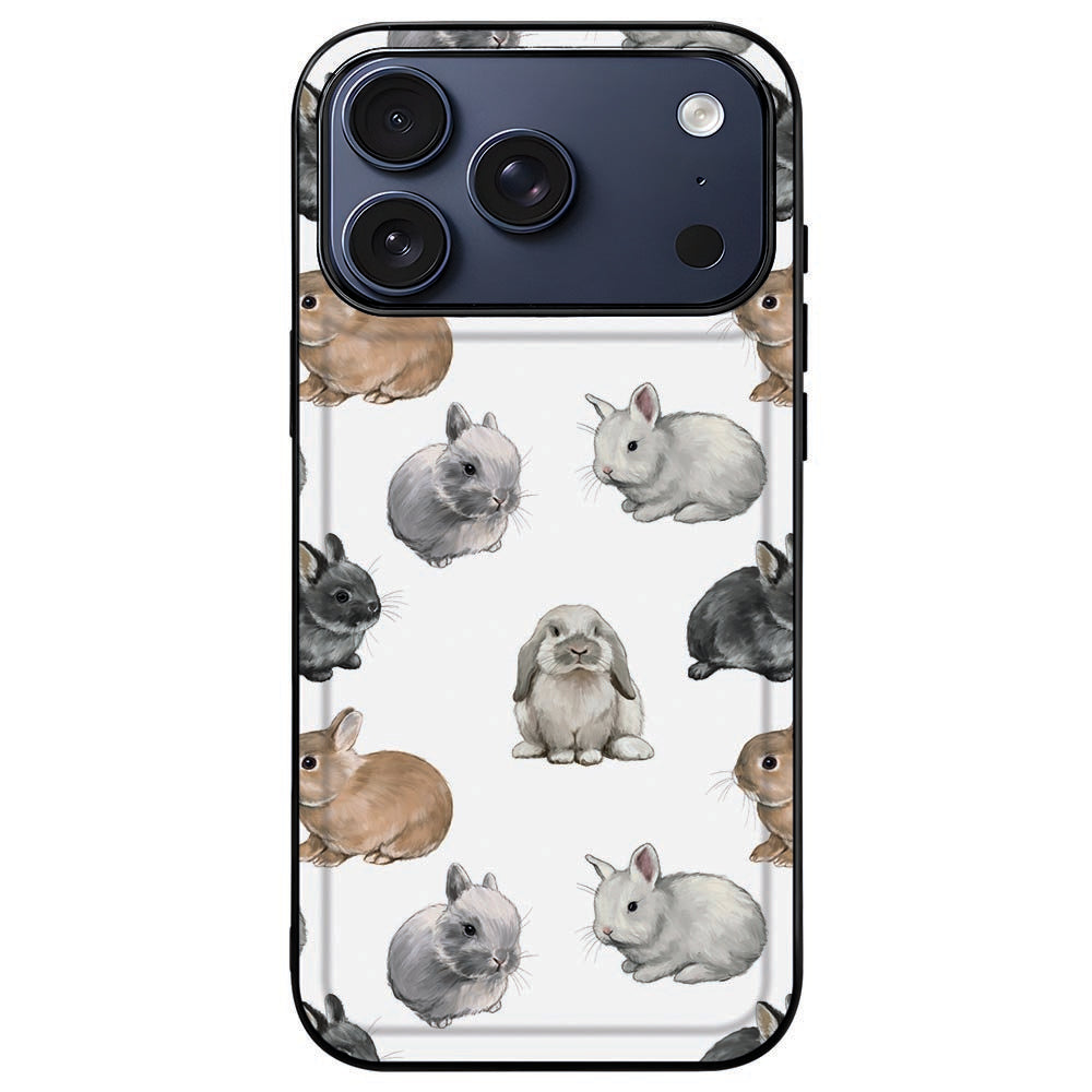 iPhone 18 Pro in het Konijntjes hoesje met zwarte rand, achterkant met konijnenprint