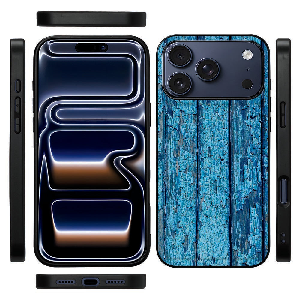 Zijaanzicht van de zwarte rand rond de Wood Blue back cover voor iPhone 18 Pro