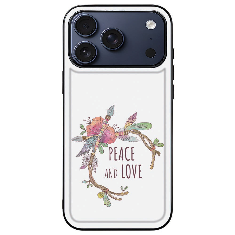 iPhone 18 Pro met het Boho Tekst hoesje erom, achterkant met tekstprint en camera-eiland