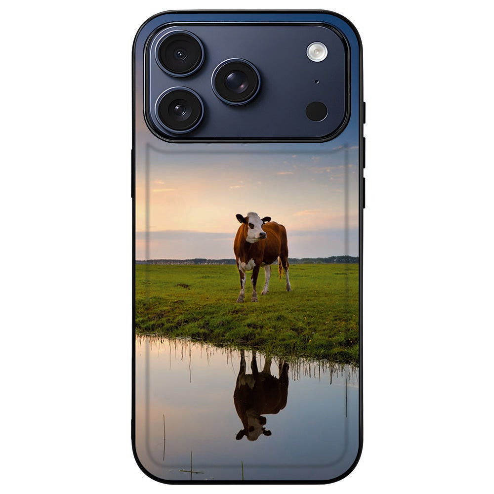 iPhone 18 Pro met Koe back cover erom, verhoogde rand rond het camera-eiland
