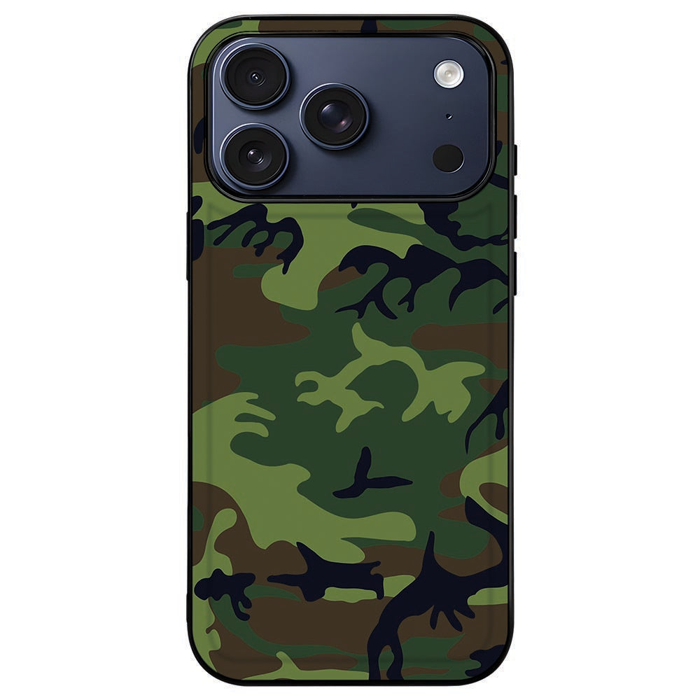 iPhone 18 Pro Max in het Army Dark hoesje, camouflage in groen en bruin achterop