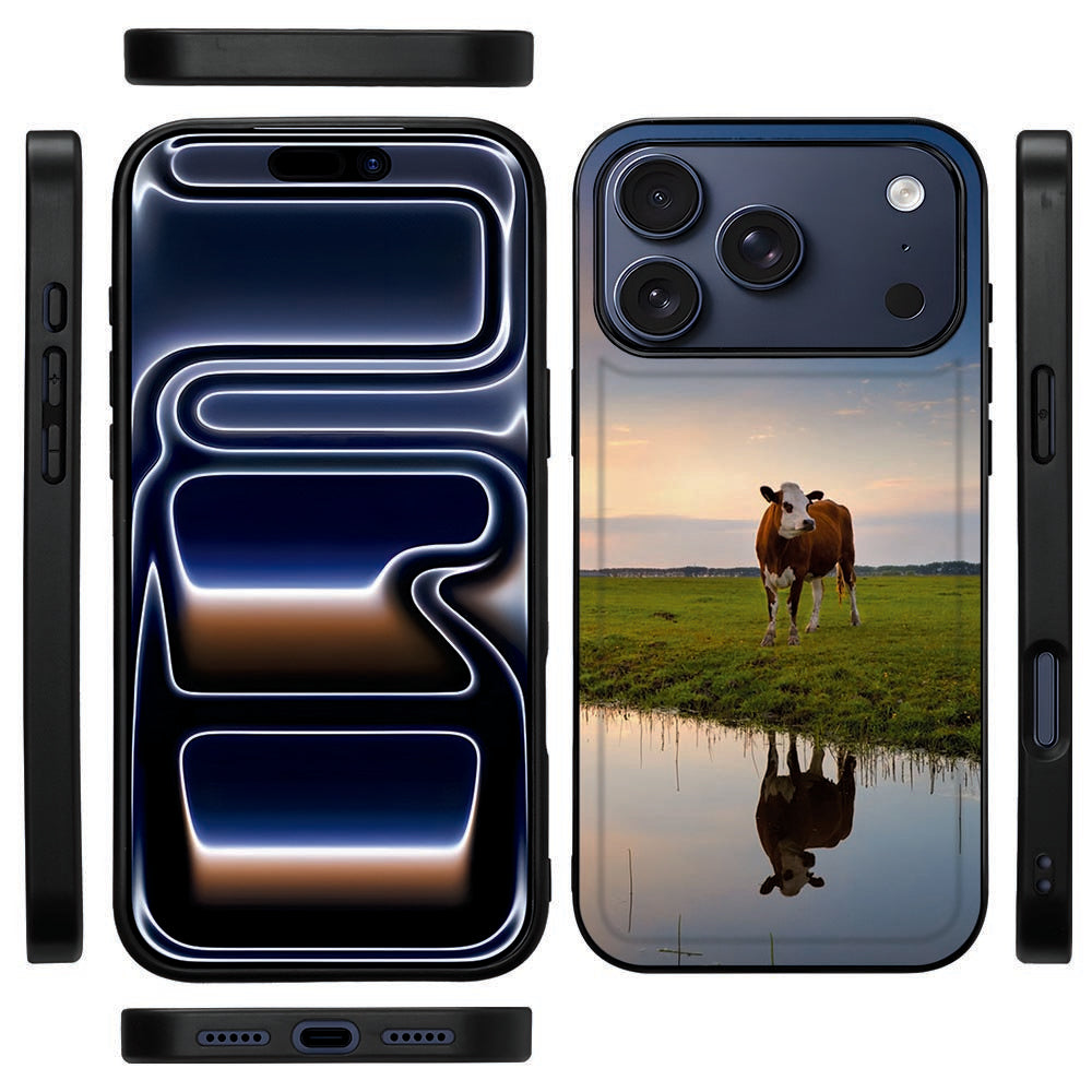 Zijkant van het Koe hoesje voor iPhone 18 Pro Max met zwarte TPU-rand en uitsparing voor de knoppen