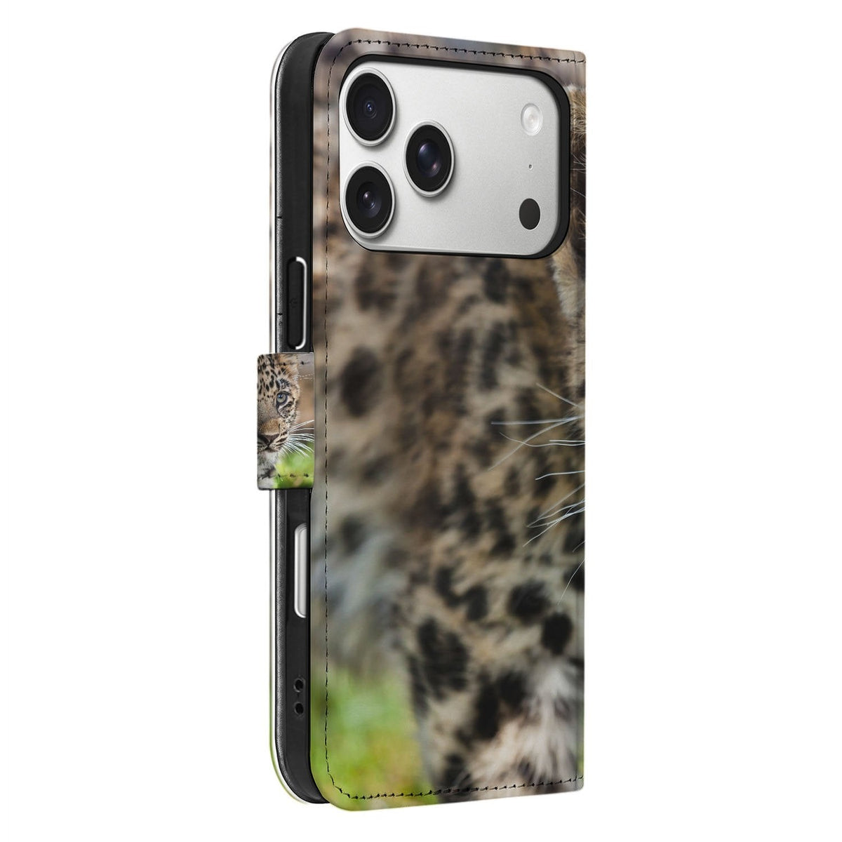 iPhone 18 Pro Max in Baby Luipaard hoesje van opzij gezien, met de bedrukte rug in beeld