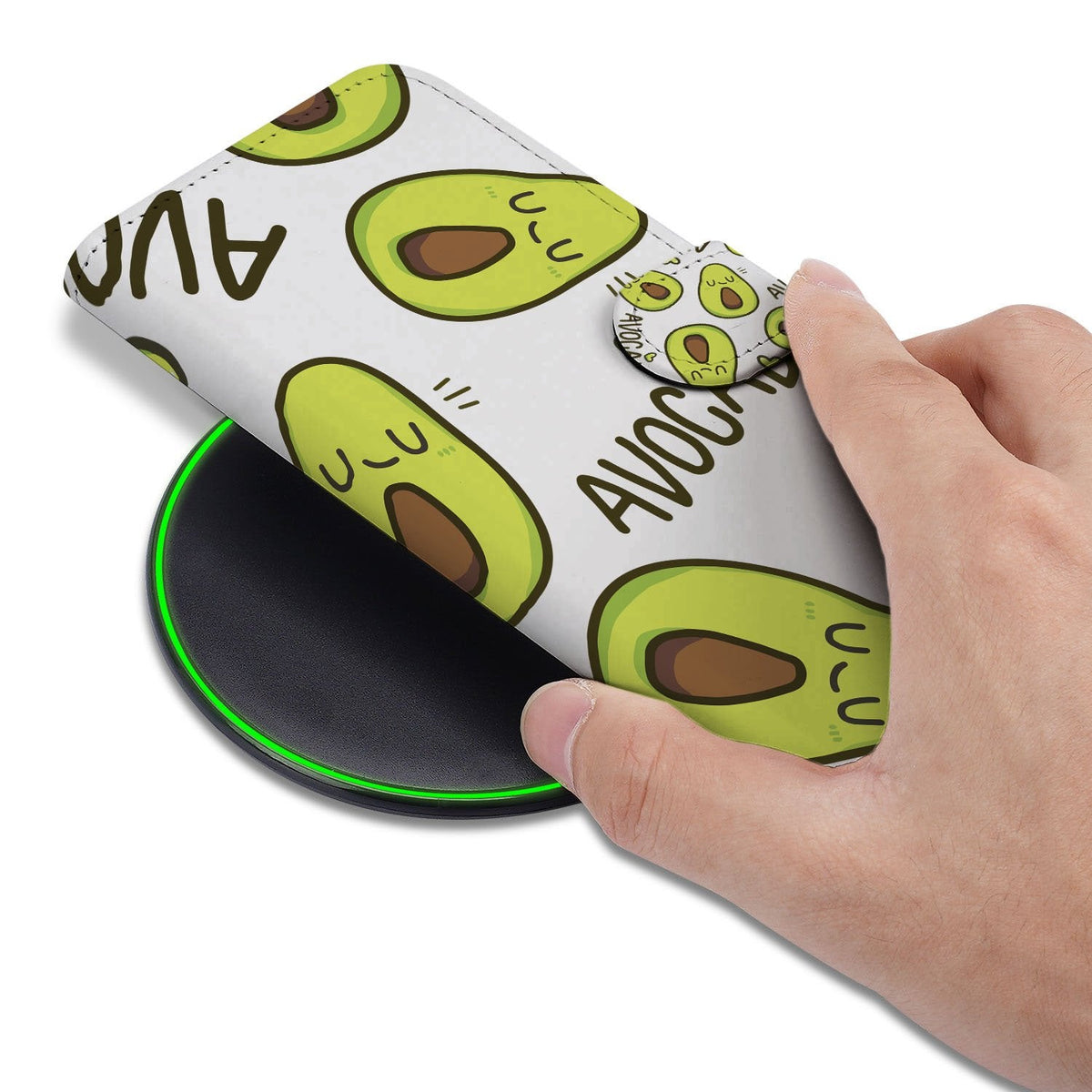 Avocado Singing portemonnee hoesje voor iPhone 18 Pro in de hand gehouden