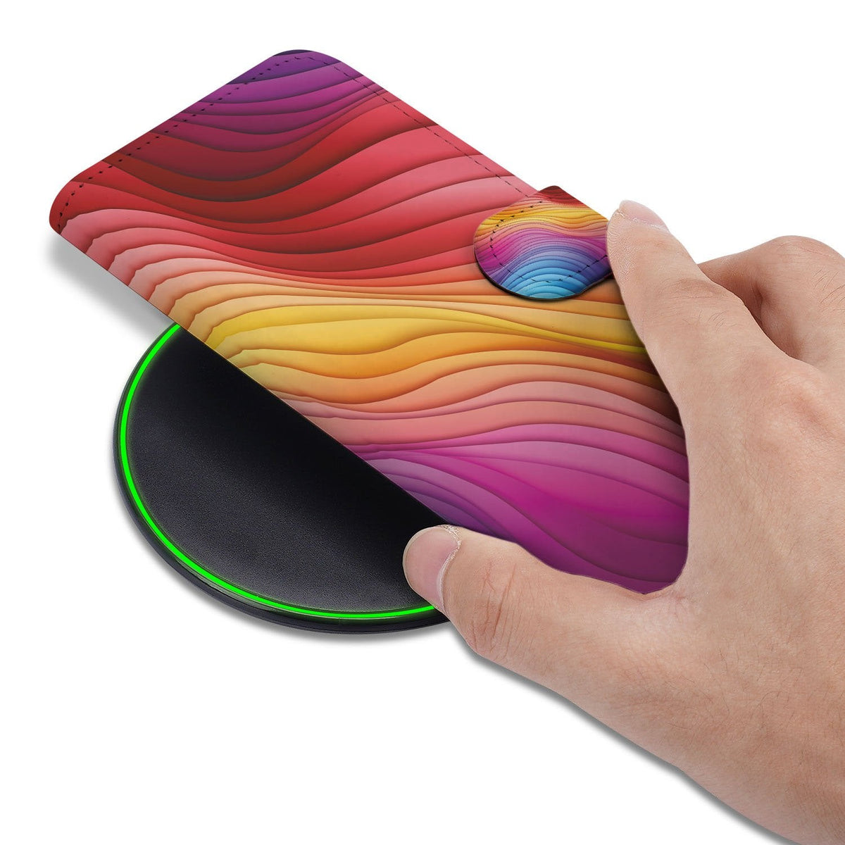 Regenboog portemonnee hoesje voor de iPhone 18 Pro in de hand met de klep dicht