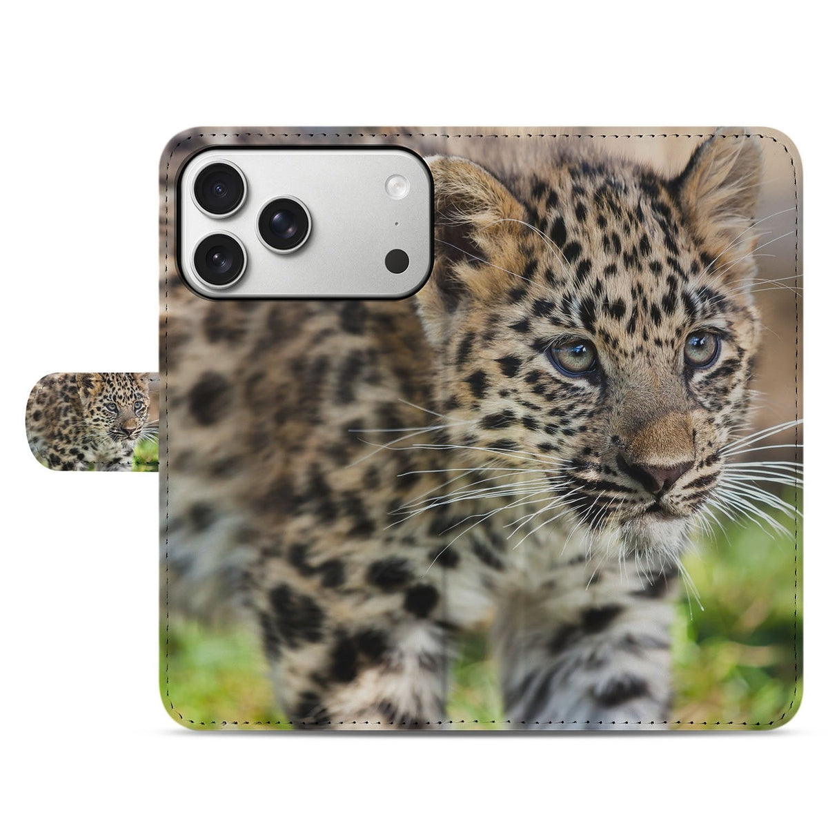 Gesloten voorkant van het Baby Luipaard wallet hoesje voor de iPhone 18 Pro in bruin en zwart