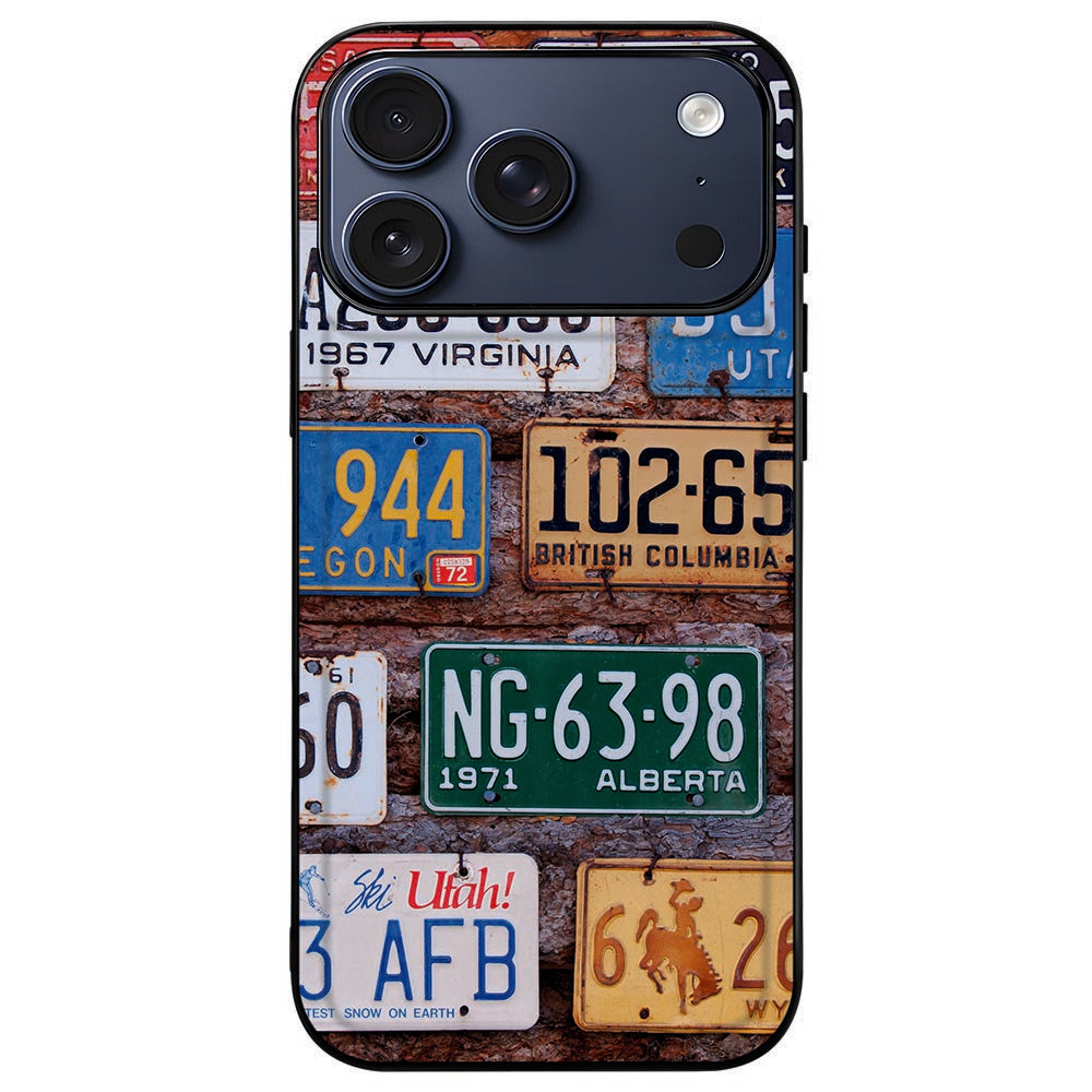 iPhone 18 Pro met Kentekenplaten hoesje, camera-eiland vrij binnen de zwarte rand
