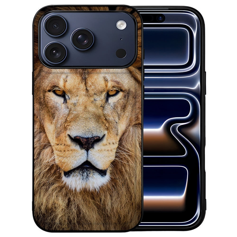 Leeuwenkop in bruin en zwart op de kunstleren achterkant van het Leeuw hoesje voor iPhone 18 Pro