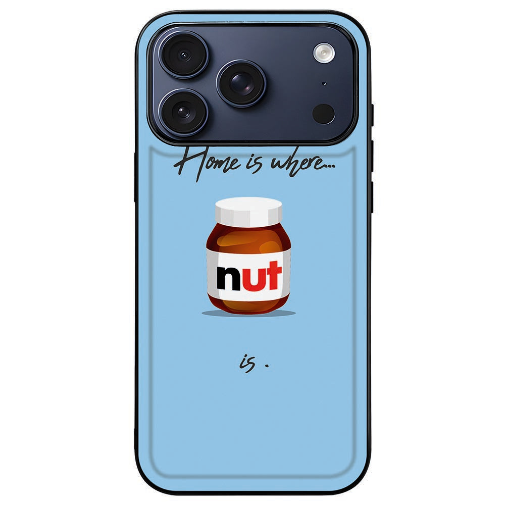iPhone 18 Pro in het blauwe Nut Home hoesje met zwarte randen, achterkant zichtbaar