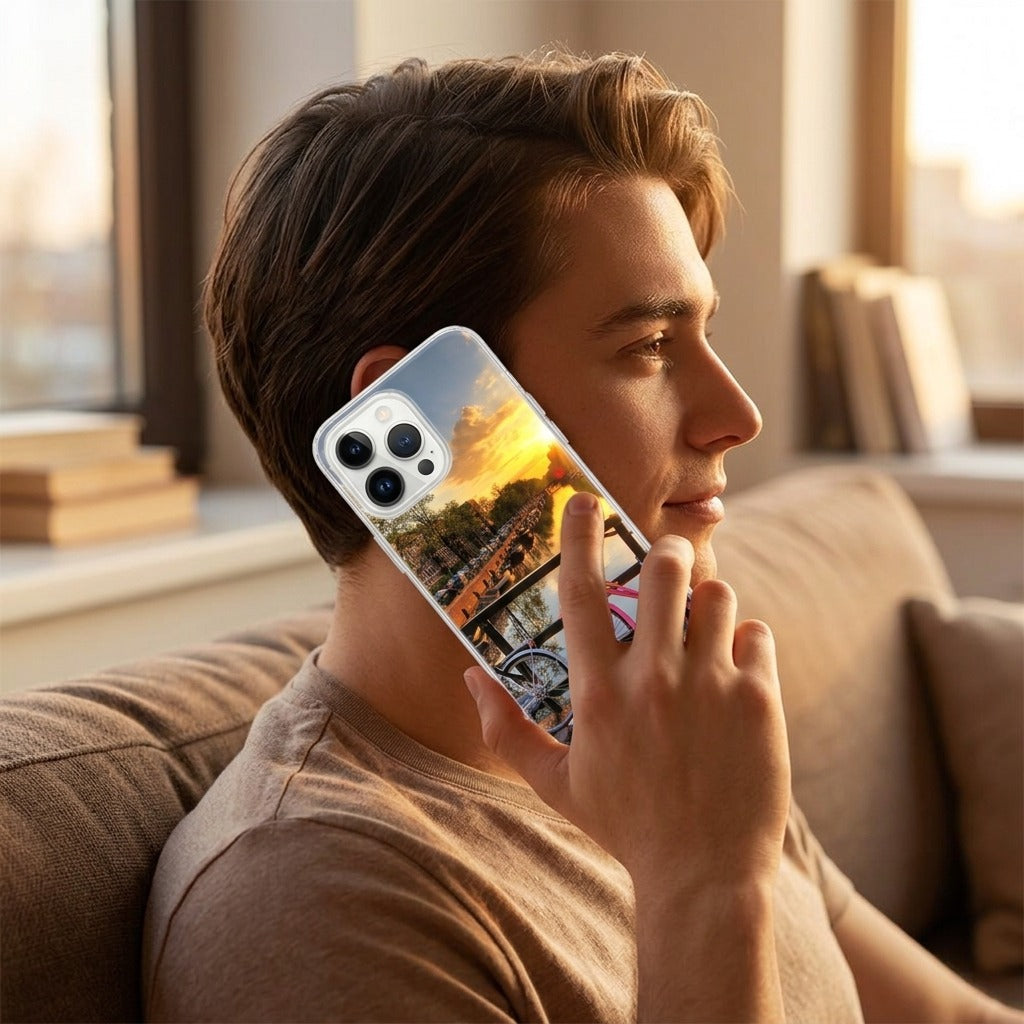 OPPO Reno15 TPU hoesje Amsterdamse Grachten - lifestyle foto in huiselijke setting