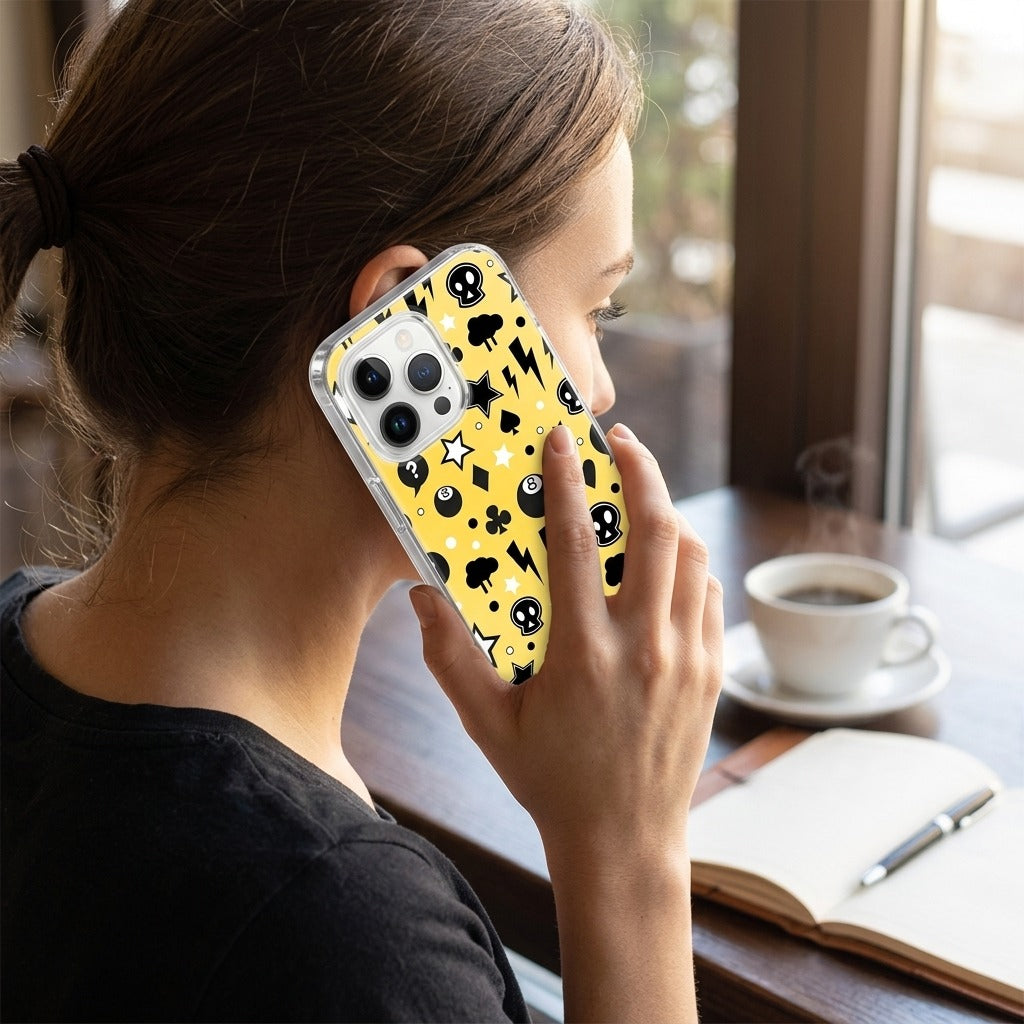 OPPO Reno15 TPU hoesje Punk Yellow - lifestyle foto in huiselijke setting