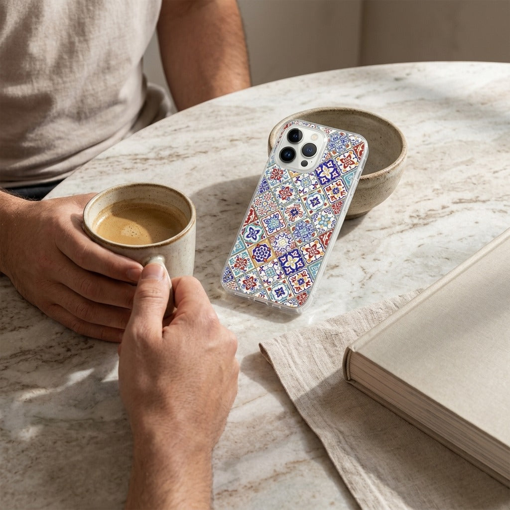 TPU hoesje OPPO Reno15 Tiles Color - lifestyle foto in huiselijke setting