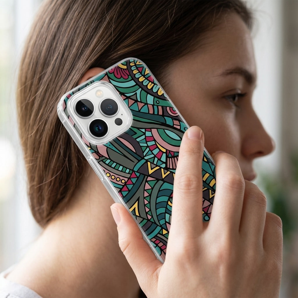 OPPO Reno15 telefoonhoesje Aztec - lifestyle foto in huiselijke setting
