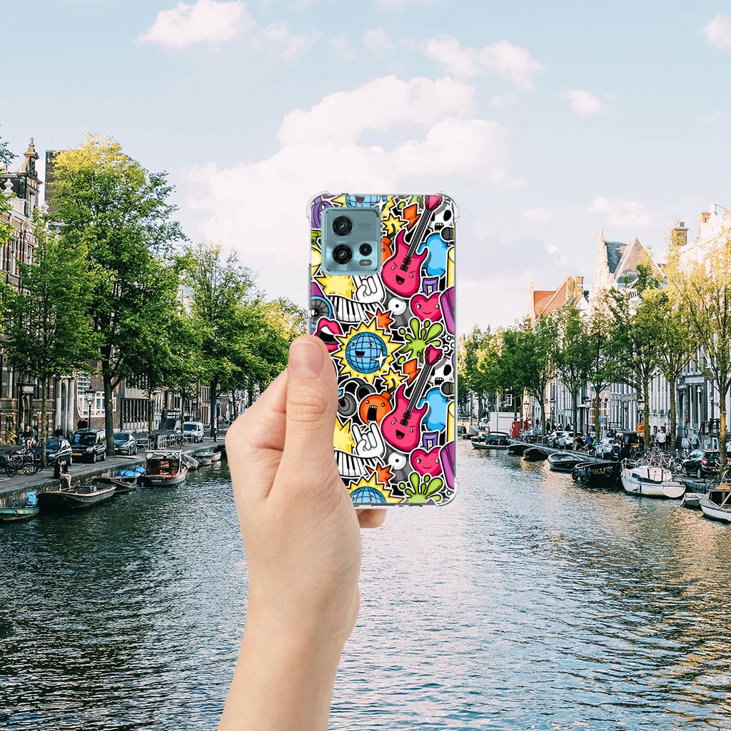 otorola Moto G72 Anti Shock Bumper Case Punk Rock hand met telefoon beeld buiten