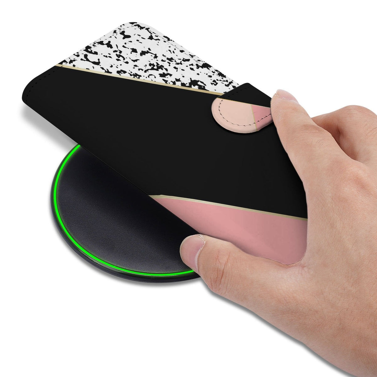 Black Pink Shapes bookcase hoesje iPhone 18 Pro in de hand met roze vormen op zwart