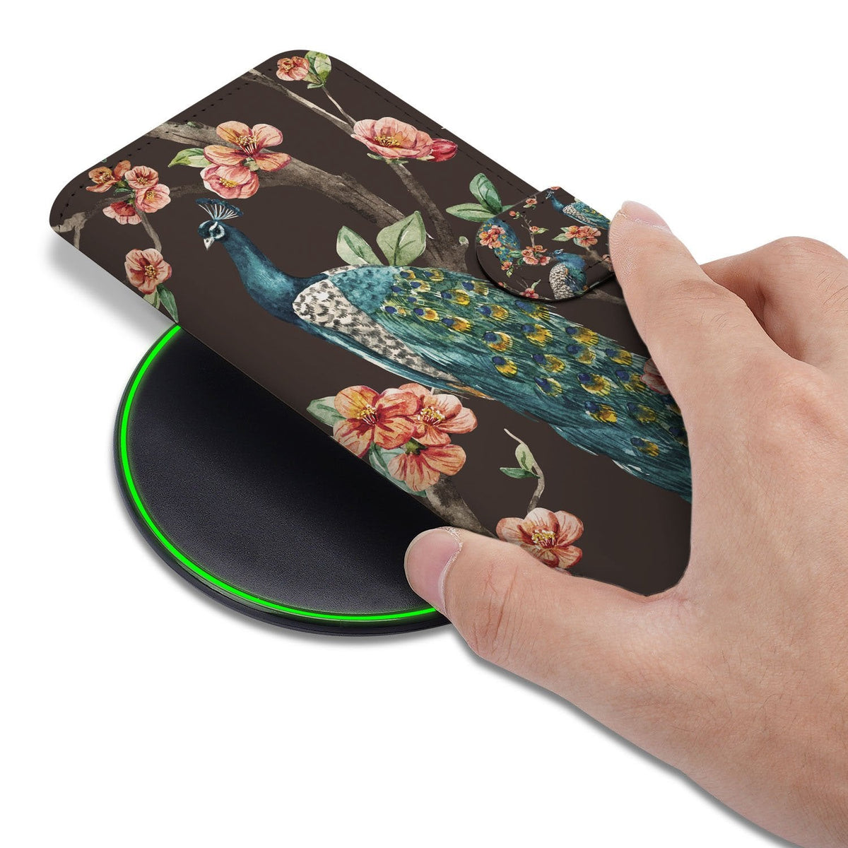 Pauw met Bloemen bookcase om een iPhone 18 Pro, in de hand met de klep dicht