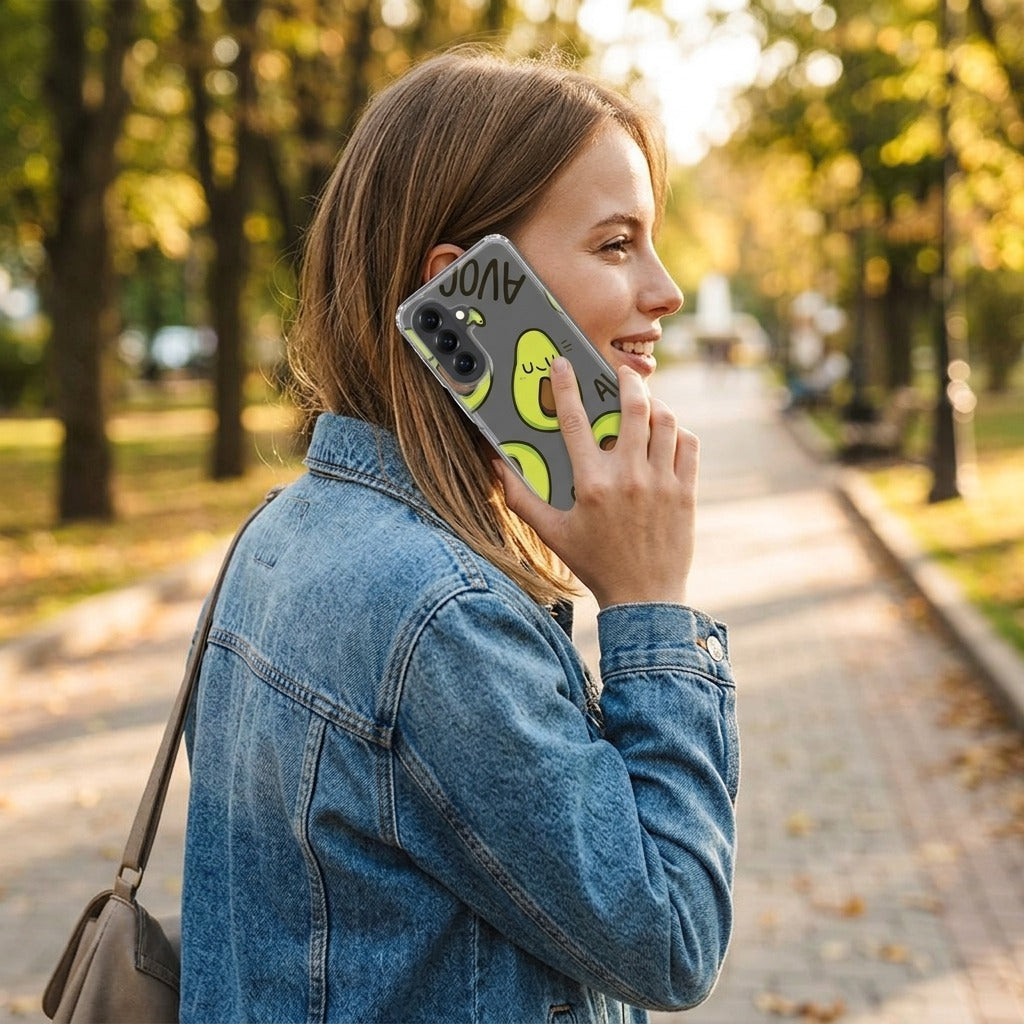 Samsung Galaxy A57 TPU Hoesje Avocado Singing - lifestyle foto in huiselijke setting