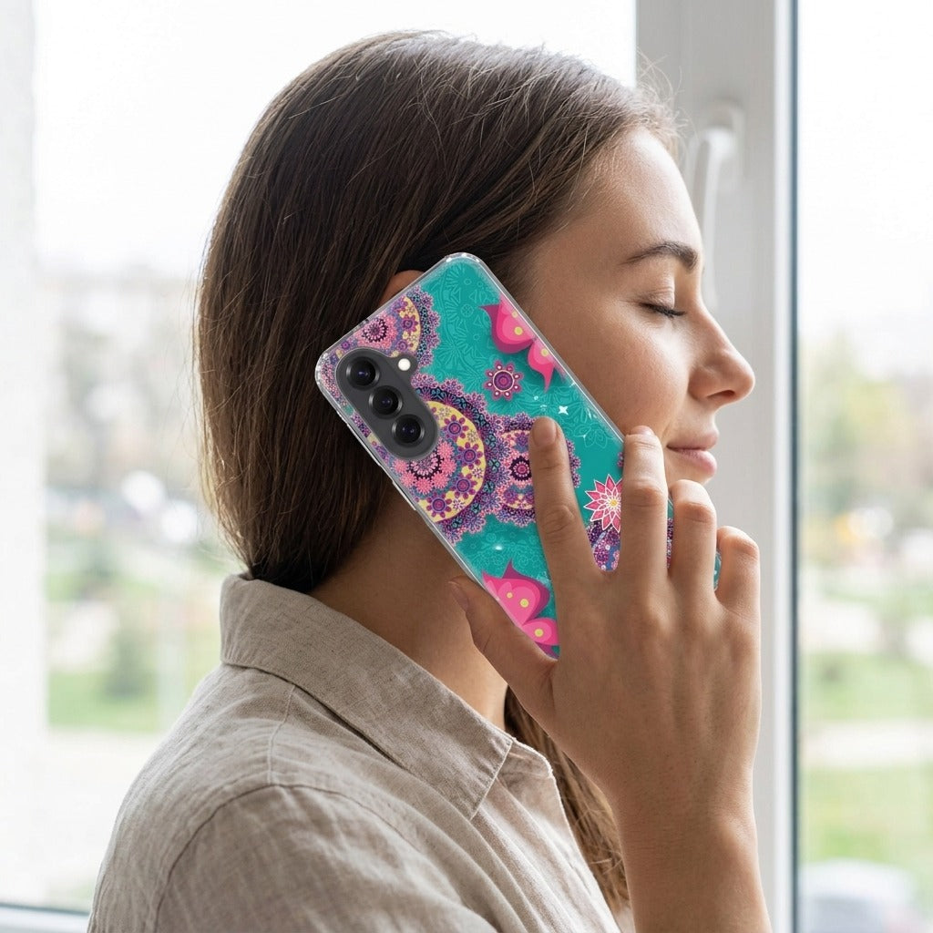 Samsung Galaxy A57 TPU Hoesje Cirkels En Vlinders - lifestyle foto in huiselijke setting
