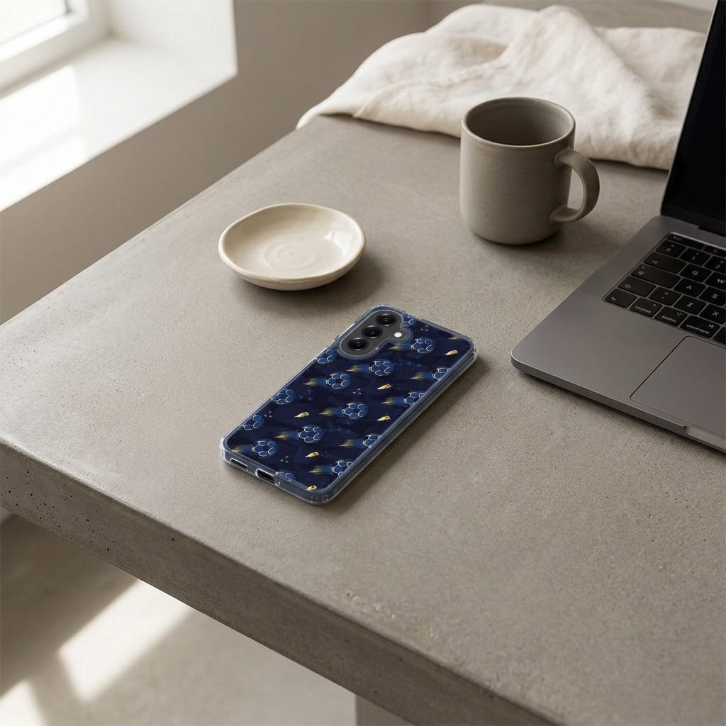 Samsung Galaxy A57 TPU Hoesje Voetbal - lifestyle foto in huiselijke setting