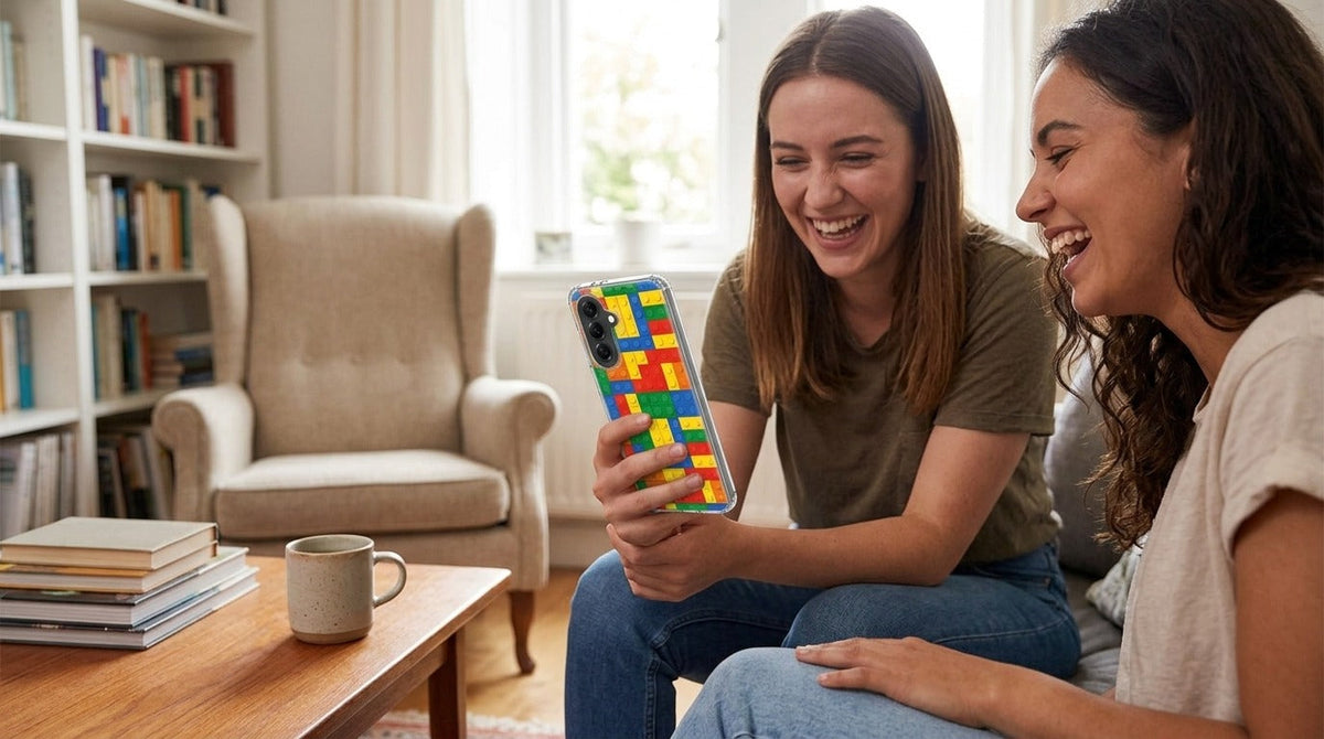 Samsung Galaxy A57 TPU Hoesje Blokken - lifestyle foto in huiselijke setting