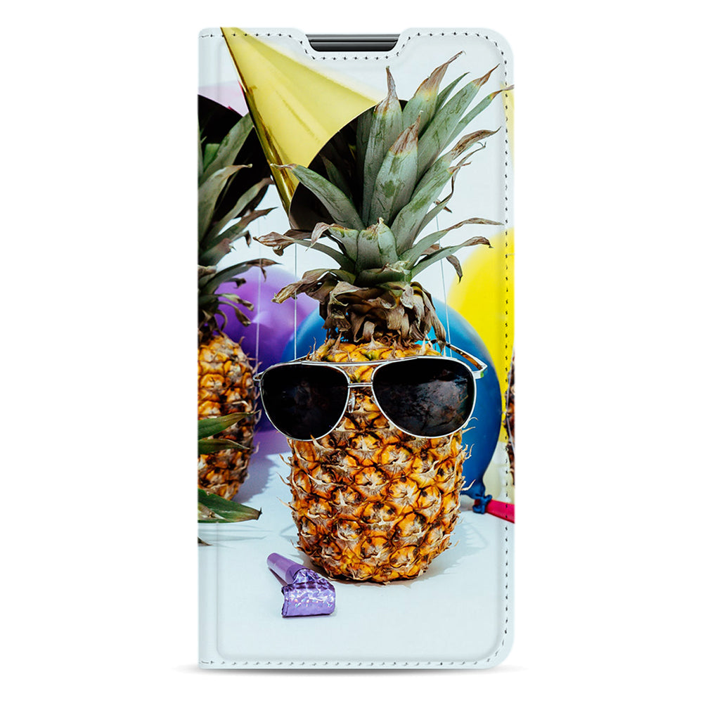 Voorkant met gesloten klep en voorbeeld van een ananas met zonnebril en feesthoedje, Galaxy S20 FE standcase