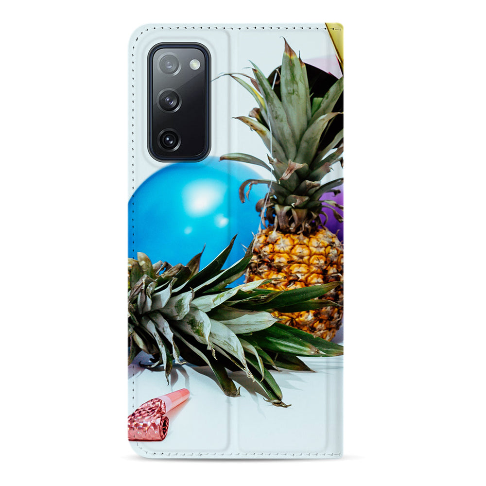 Achterkant met camera-uitsparing en voorbeeld met ananassen en blauwe ballon, Galaxy S20 FE standcase